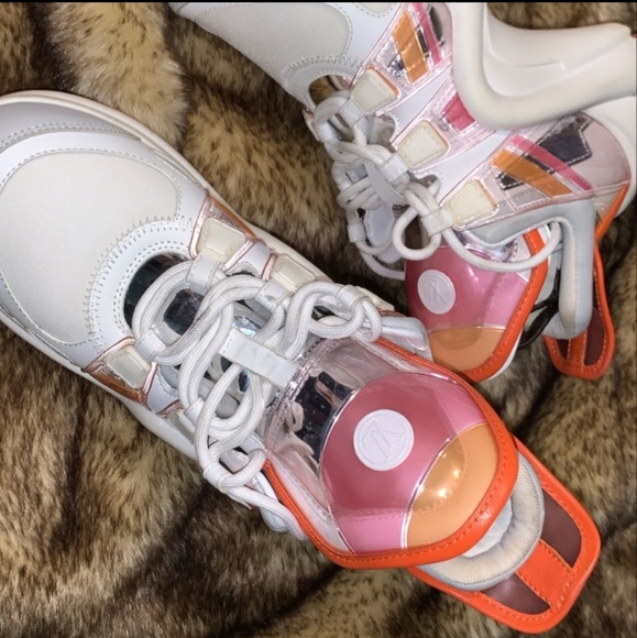 LOOKING FOR - Picture 3 of 3